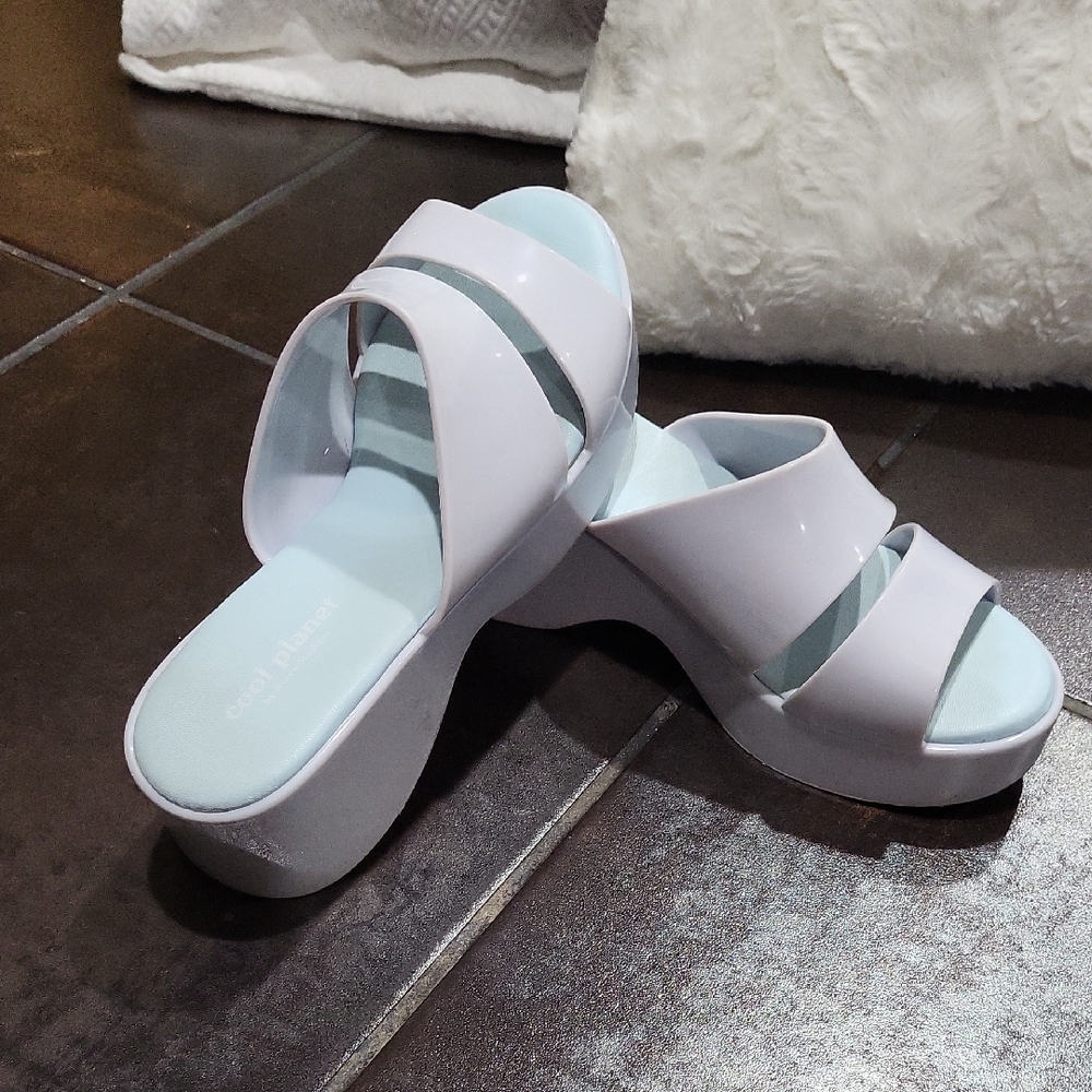 Steve Madden White Platform Slides